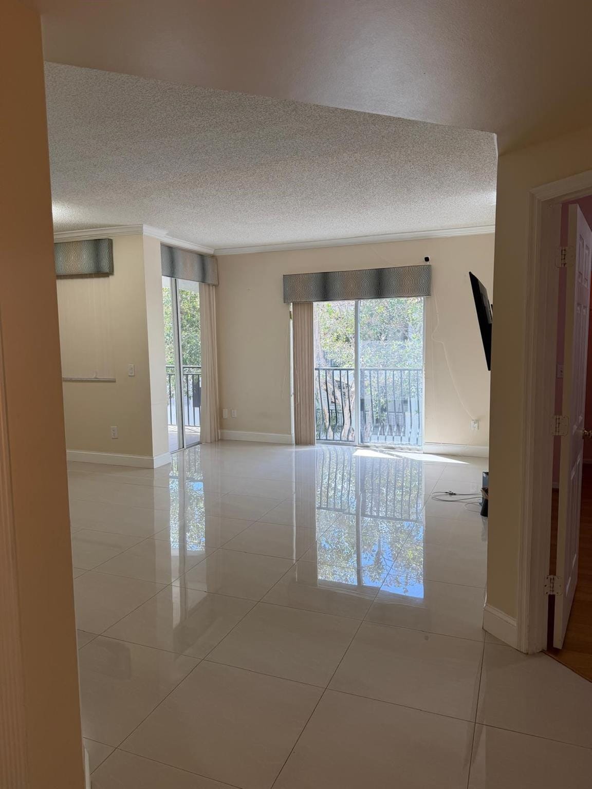 3225 NE 184th Street 10303 — photo 11
