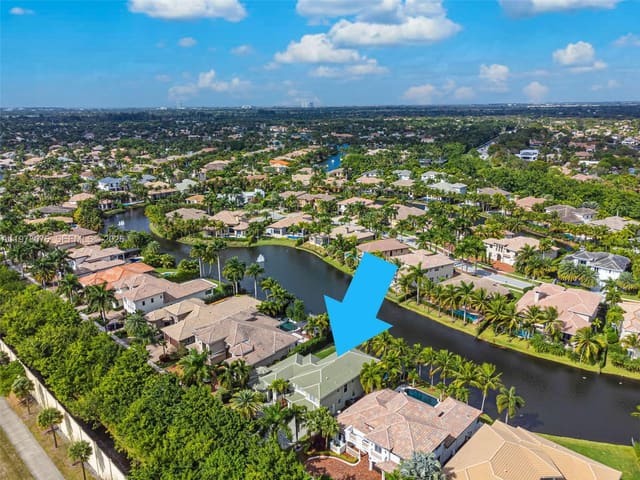 10221 Blue Palm Street, Enclave 2nd, Plantation, FL