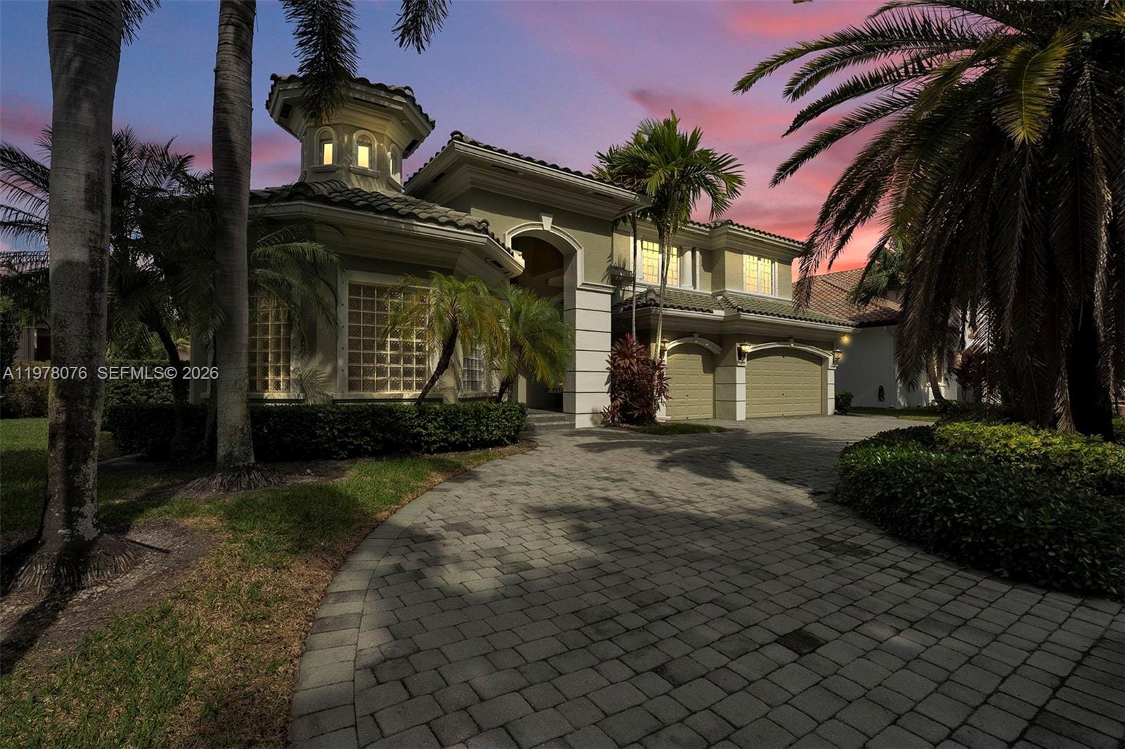 10221 Blue Palm Street — photo 2
