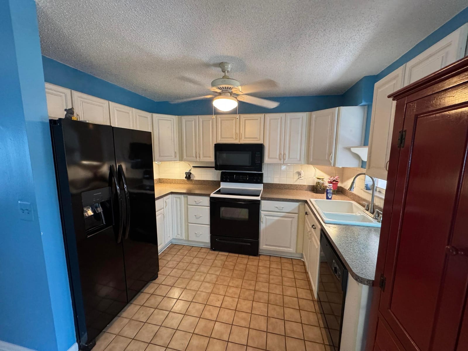 582 SE Karrigan Terrace — photo 4