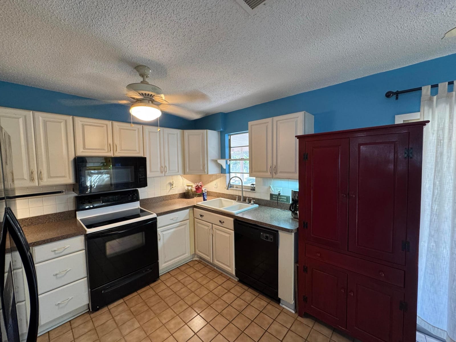 582 SE Karrigan Terrace — photo 5