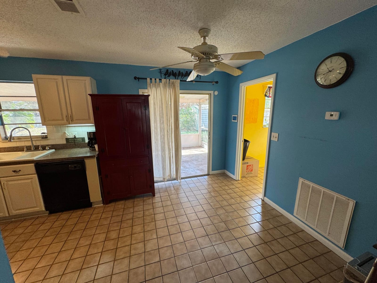 582 SE Karrigan Terrace — photo 6