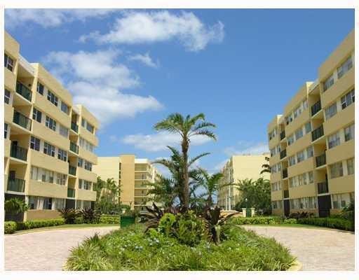 1239 Hillsboro Mile 608, Hillsboro Beach, FL 33062