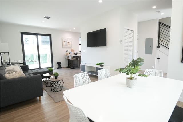 211 SE 4th Street 3, Hallandale Beach, FL 33009
