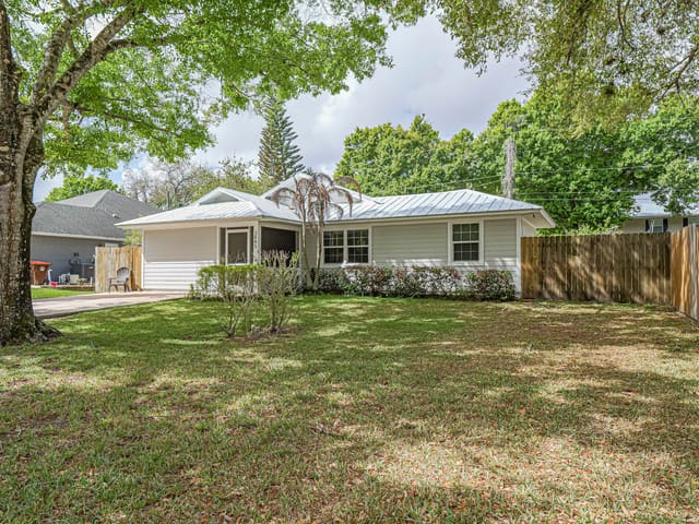 2445 88th Court, sold in Paradise Park Unit No 2, Vero Beach, FL