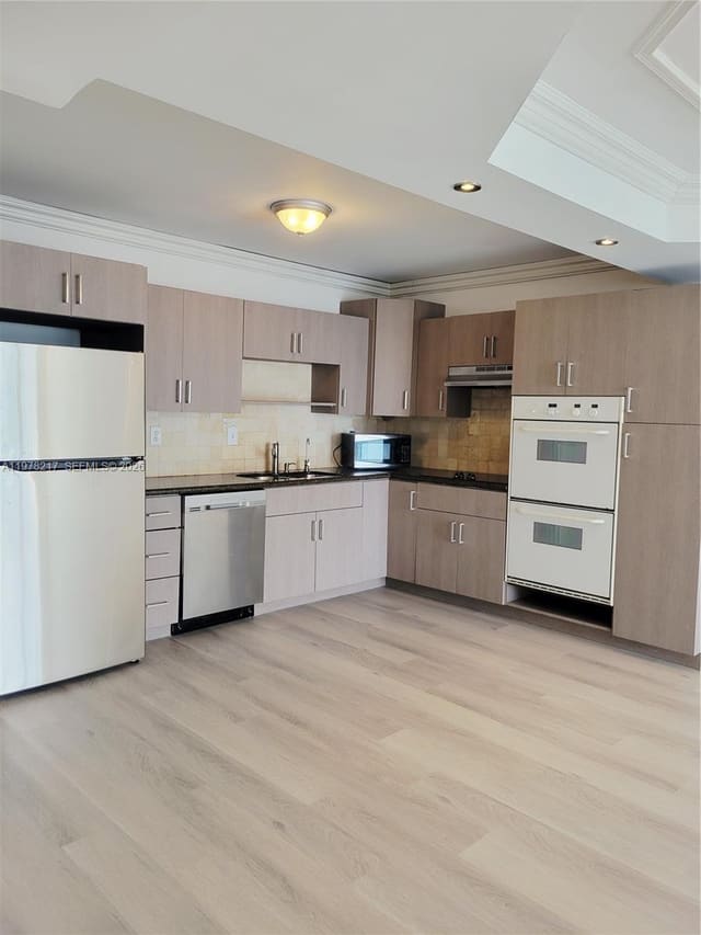 19380 Collins Avenue 1402, sold in Oceanview Building B Cond, Sunny Isles Beach, FL
