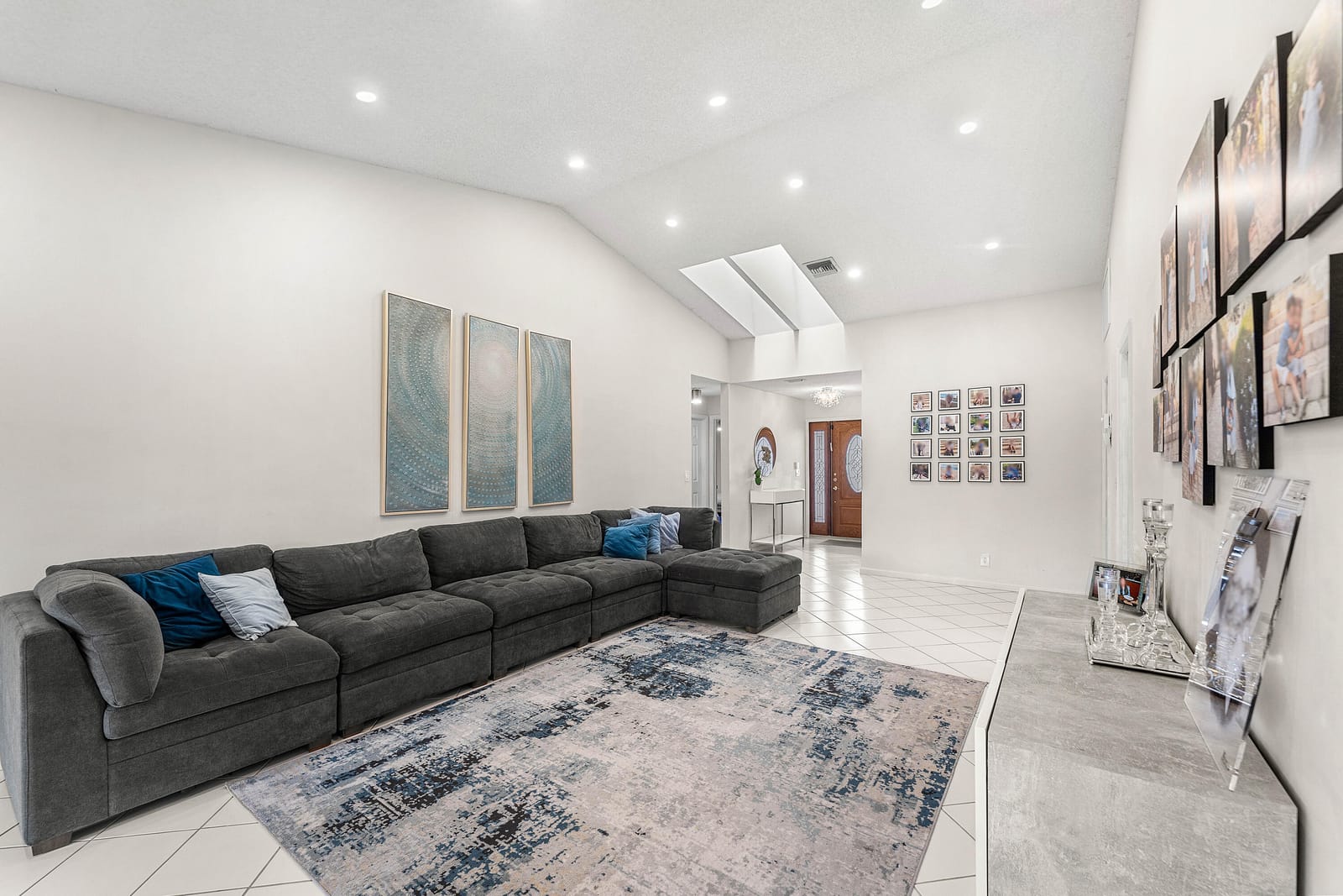 7587 Solimar Circle — photo 3
