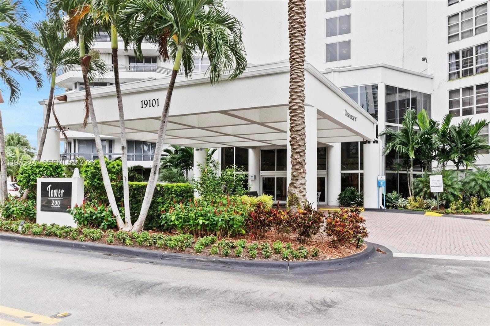 19101 NE 36th Court 1003, Aventura, FL 33180 photo 2