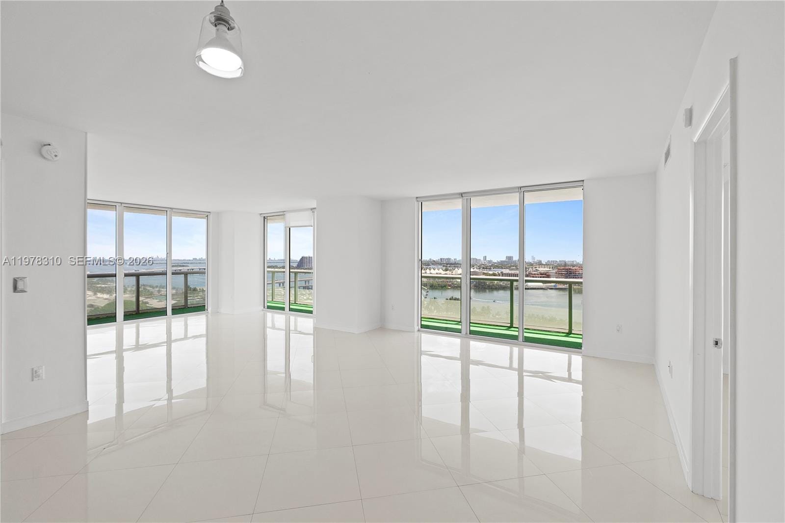 50 Biscayne Boulevard 1902, Miami, FL 33132 photo 3