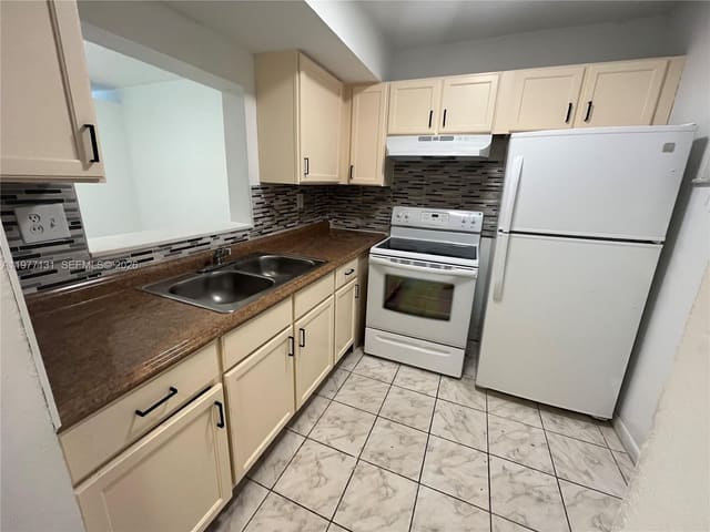 3710 NW 21st Street 211, sold in Sunset Hills I Condominiu, Lauderdale Lakes, FL