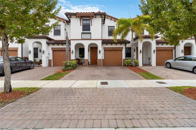 10268 NW 88th Terrace, Grand Bay North, Doral, FL