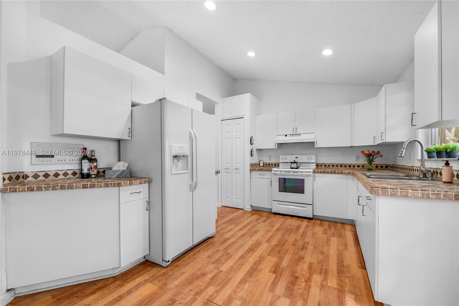 2020 SE 5th Place, Homestead, FL 33033 photo 10