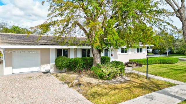 8955 SW 85th Terrace, sold in Snapper Creek Park Unit N, Miami, FL