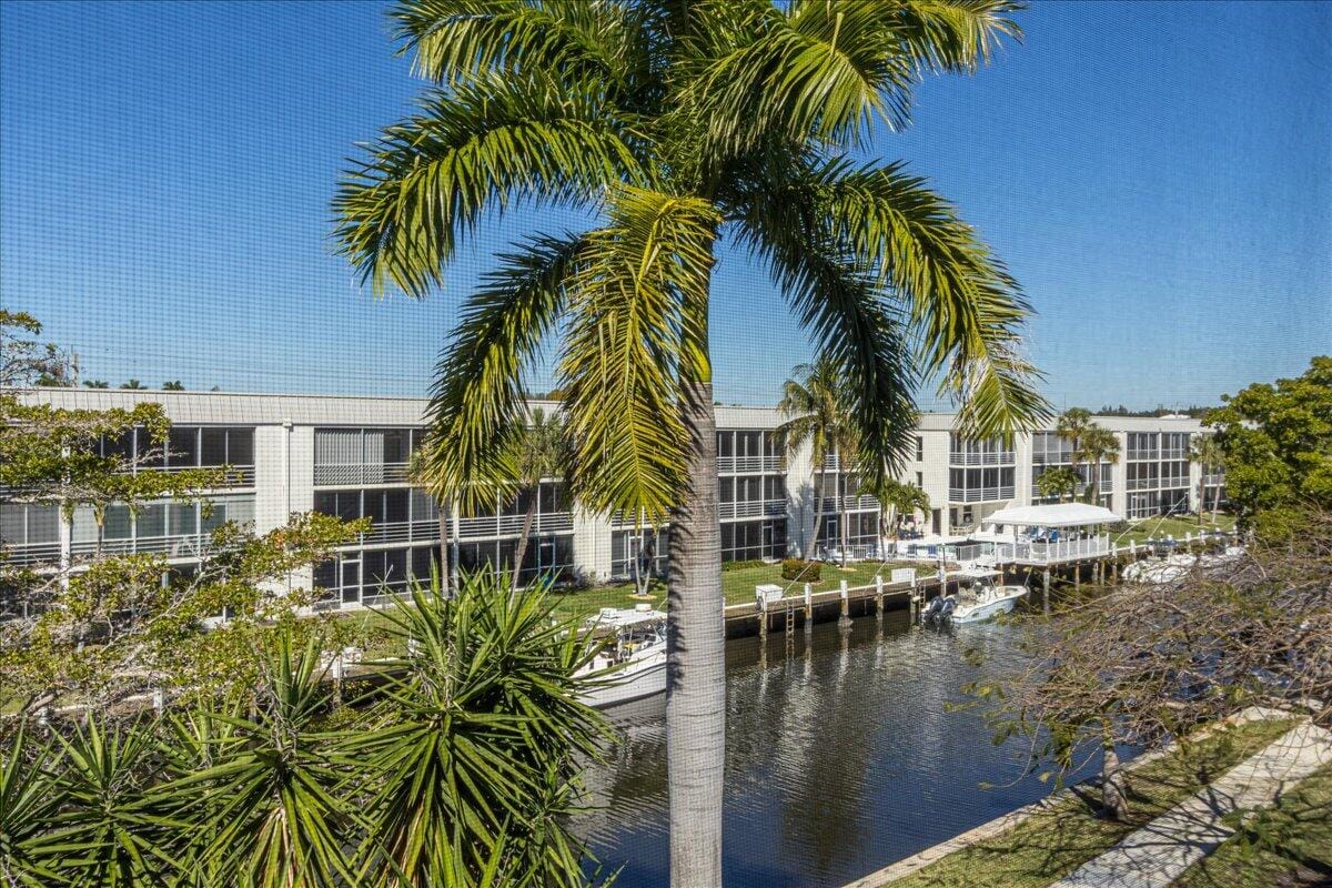 765 Jeffery Street 1-301, Boca Raton, FL 33487 photo 2