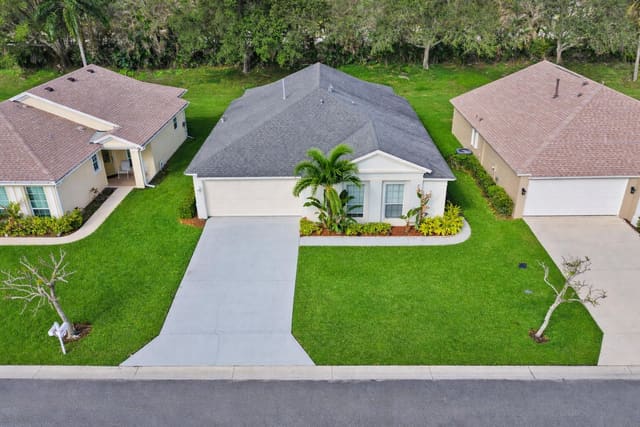 220 SW Lake Forest Way, sold in Lakeforest At St Lucie West Phase 1, Port St Lucie, FL