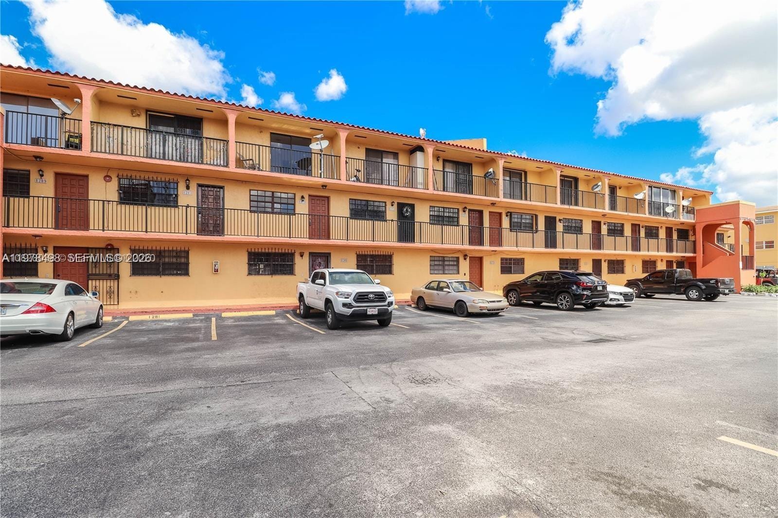1279 W 51st Place B13, Hialeah, FL 33012