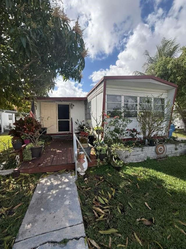 5242 29th Street, Davie, FL 33314