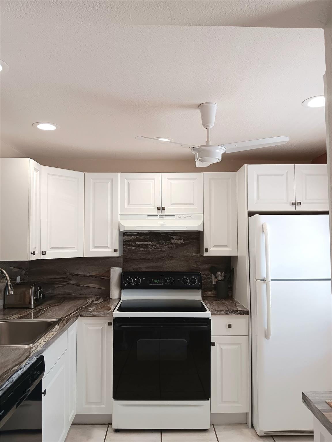 1035 Country Club Drive 206 — photo 12