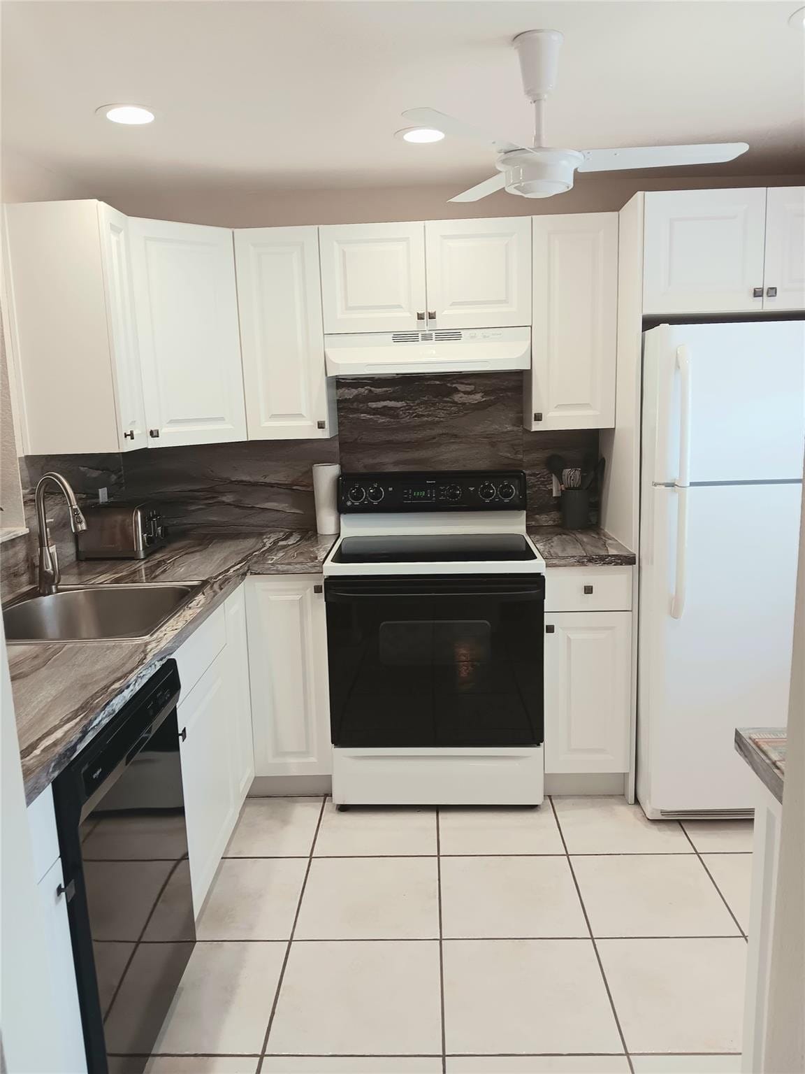 1035 Country Club Drive 206 — photo 5