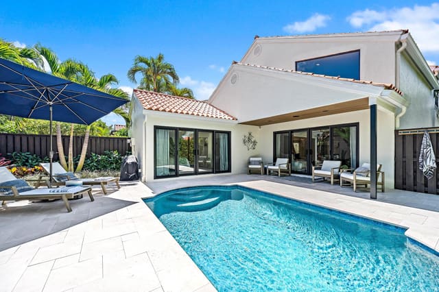 2583 La Cristal Circle, sold in Crystal Pointe 4, Palm Beach Gardens, FL