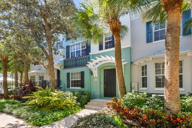 329 W Mallory Circle, sold in Mallory Square, Delray Beach, FL