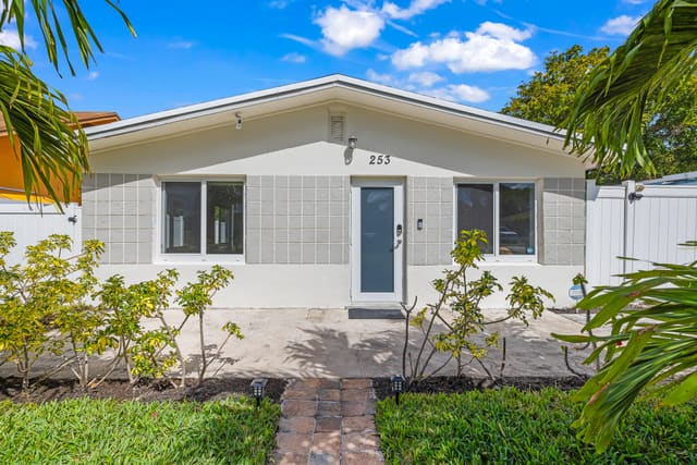 253 SW 2nd Court, sold in Carver Heights, Deerfield Beach, FL