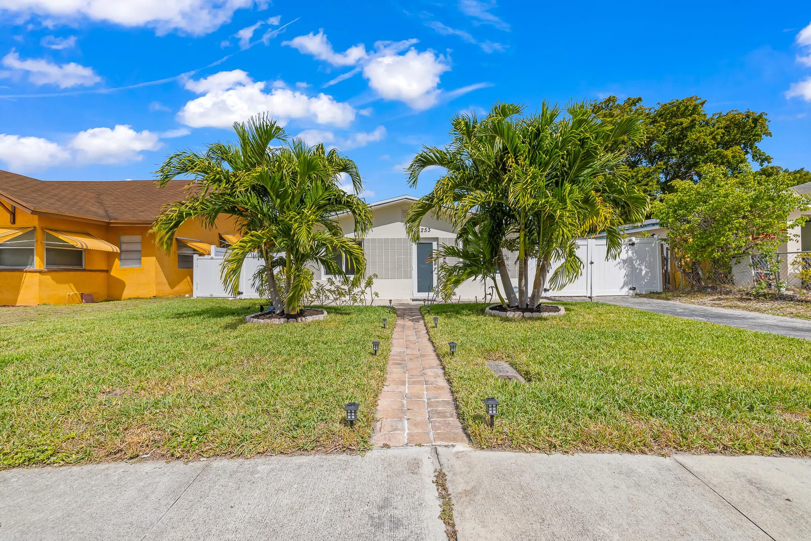 253 SW 2nd Court, Deerfield Beach, FL 33441 photo 2