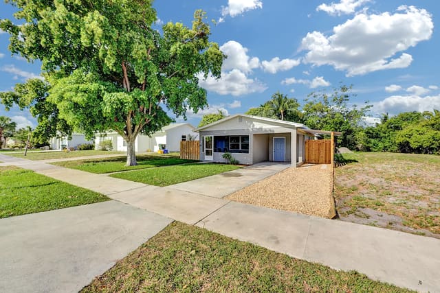 240 NW 9th Avenue, Delray Beach, FL 33444