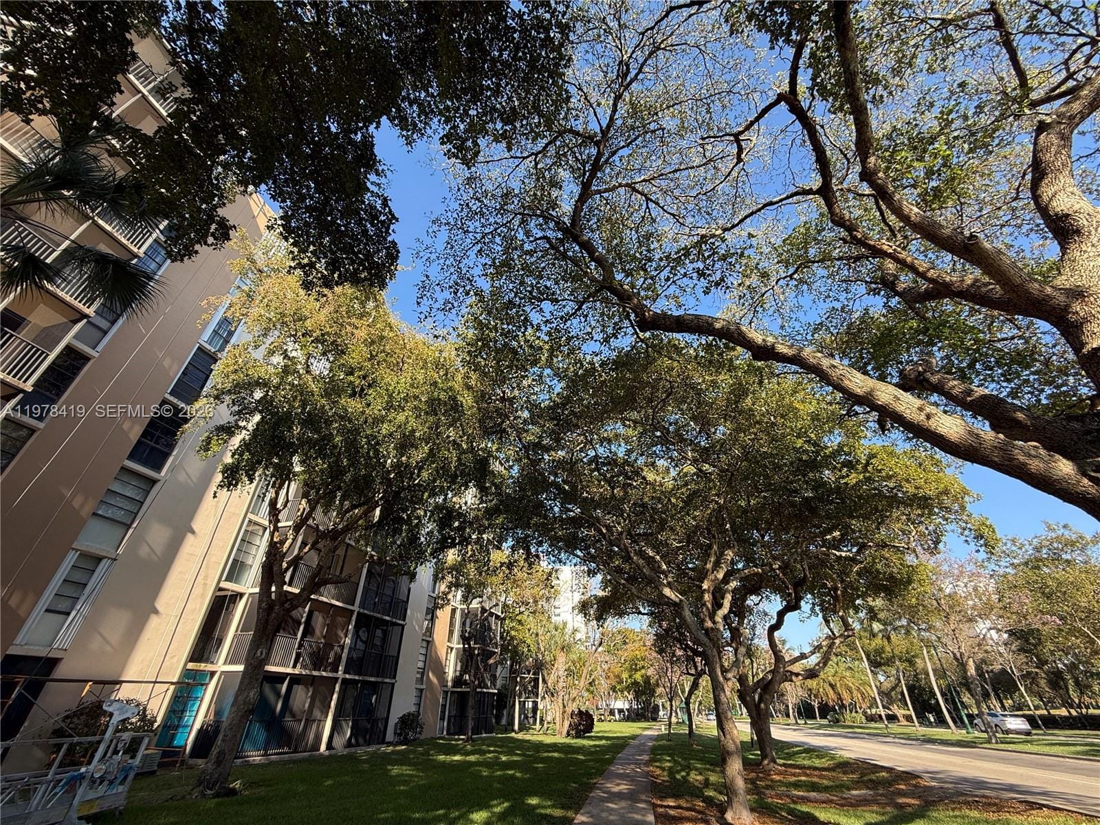 3301 N Country Club Drive 106, Aventura, FL 33180 photo 17