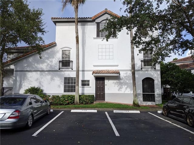 761 SW 148th Avenue 915, Davie, FL 33325