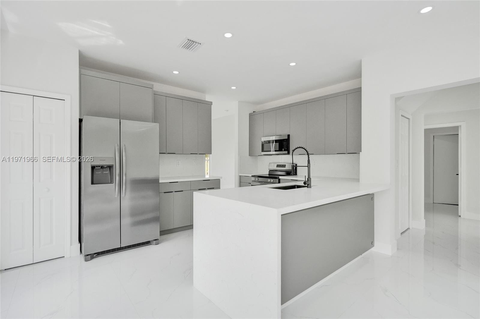 14422 N Royal Cove Circle, Davie, FL 33325 photo 5