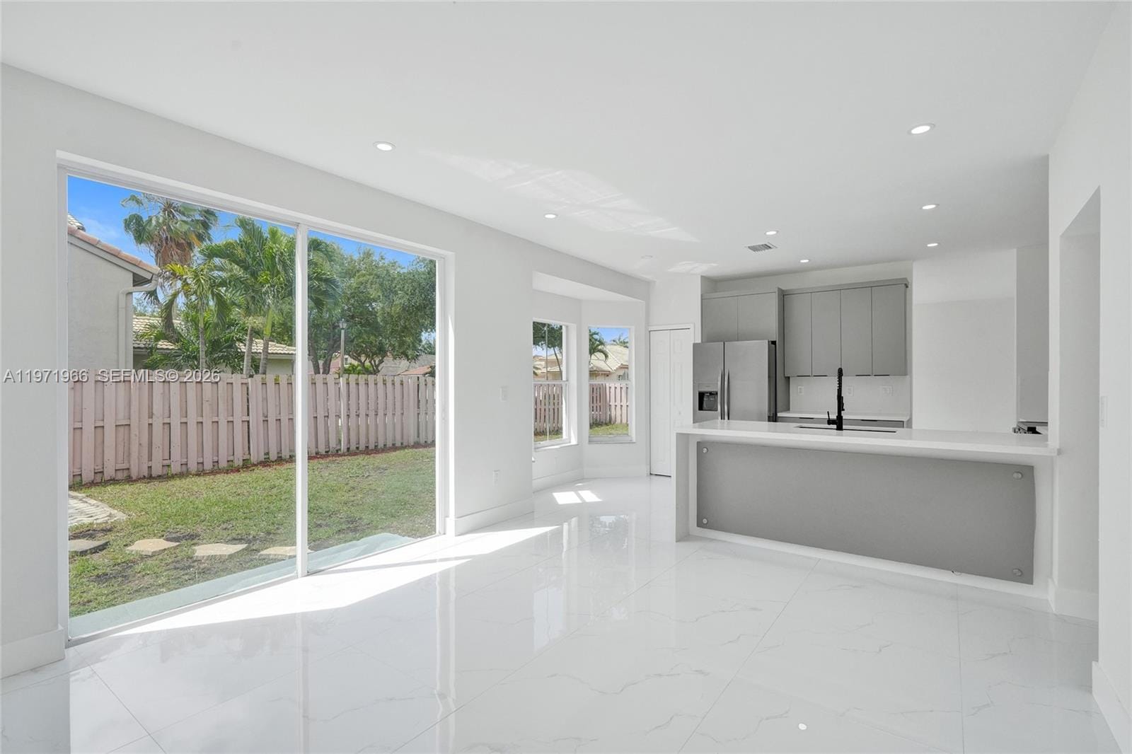 14422 N Royal Cove Circle, Davie, FL 33325 photo 6