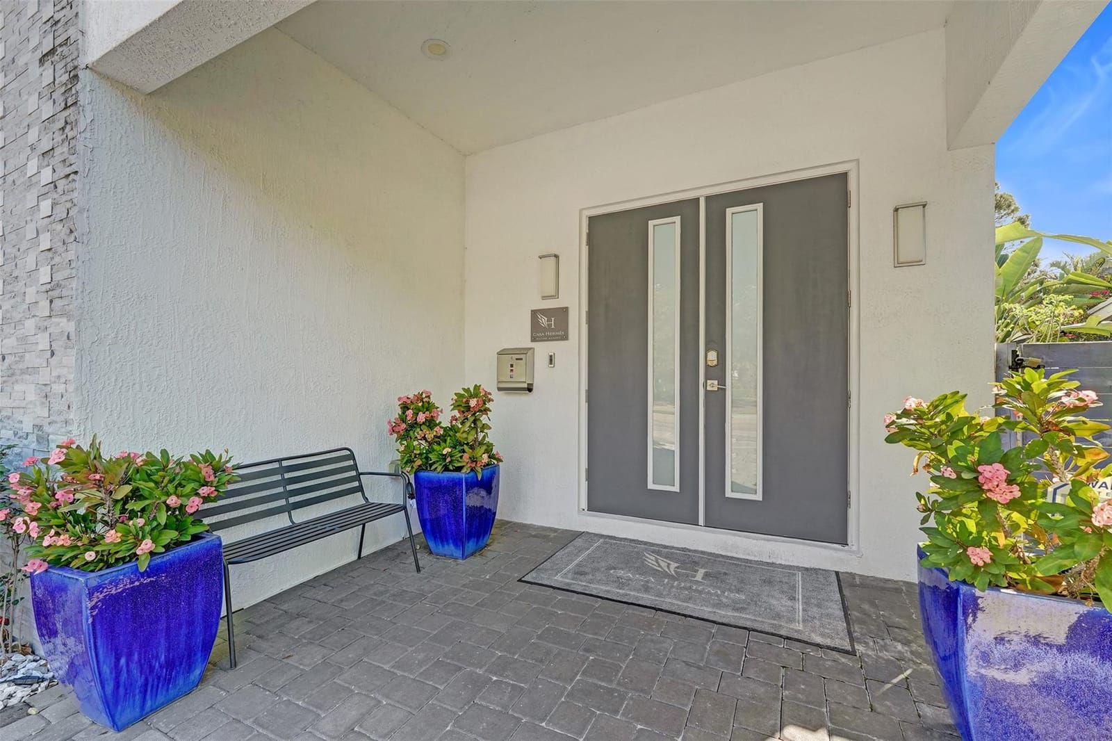 2502 NE 6th Avenue — photo 3