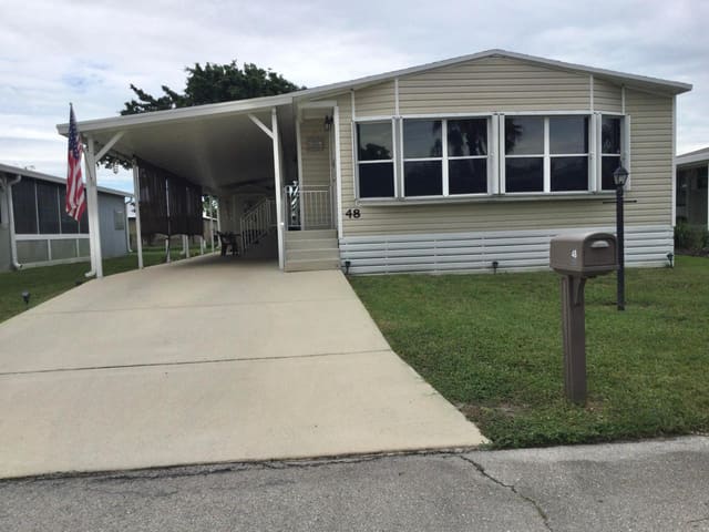 48 Del Prado Street, Port St. Lucie, FL 34952