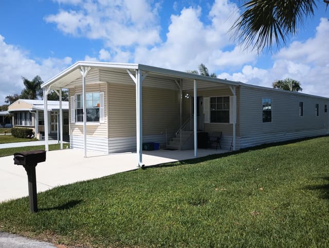 4 Tikal Lane, Port St. Lucie, FL 34952