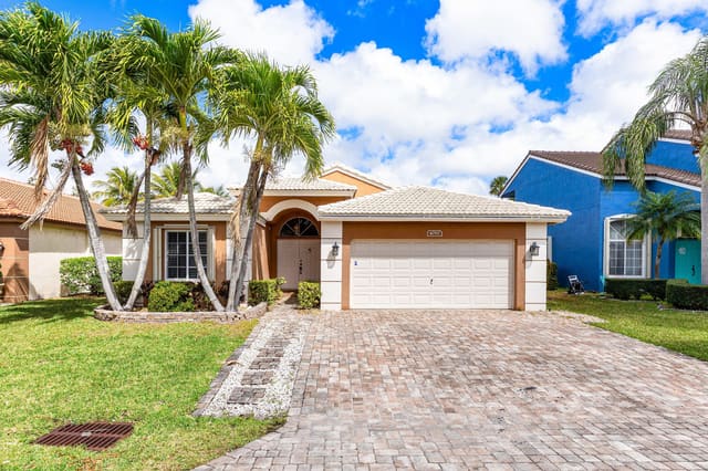 4797 NW 7th Place, Deerfield Beach, FL 33442