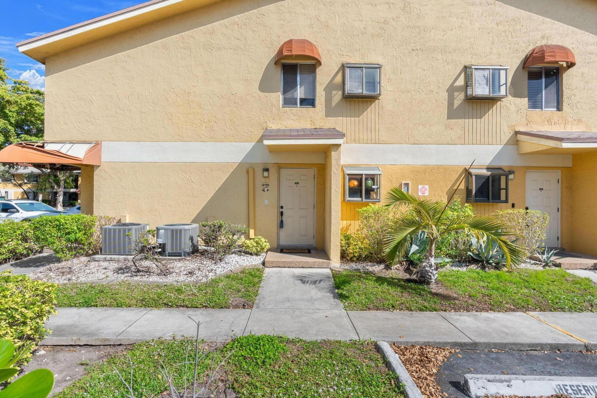 3053 N Oakland Forest Drive 102, Oakland Park, FL 33309, Oakland Park