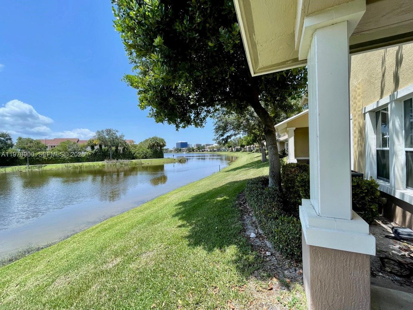 477 Pacific Grove Drive 2, West Palm Beach, FL 33401 photo 4