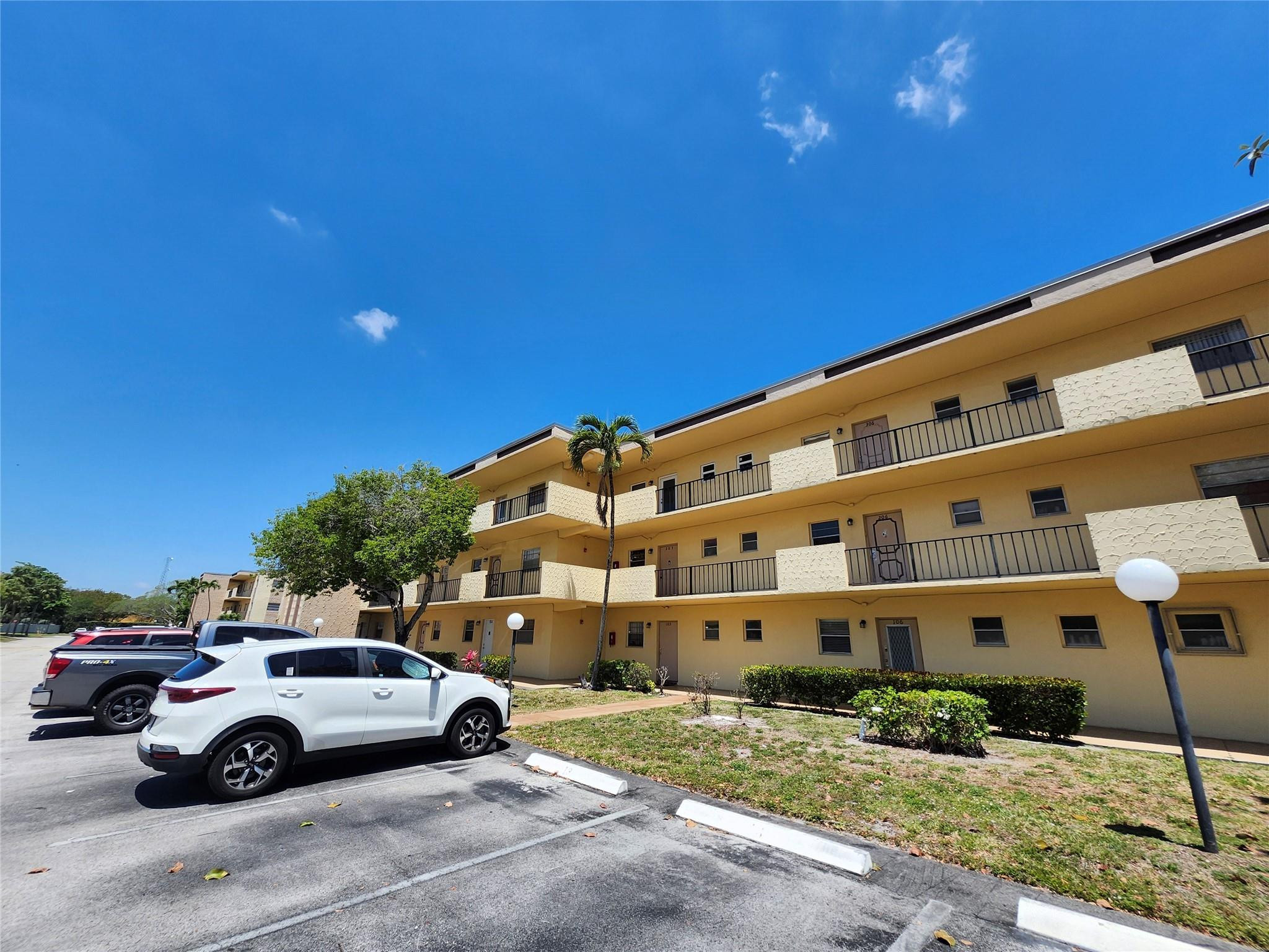 301 Cambridge Road 301, Hollywood, FL 33024, Hollywood