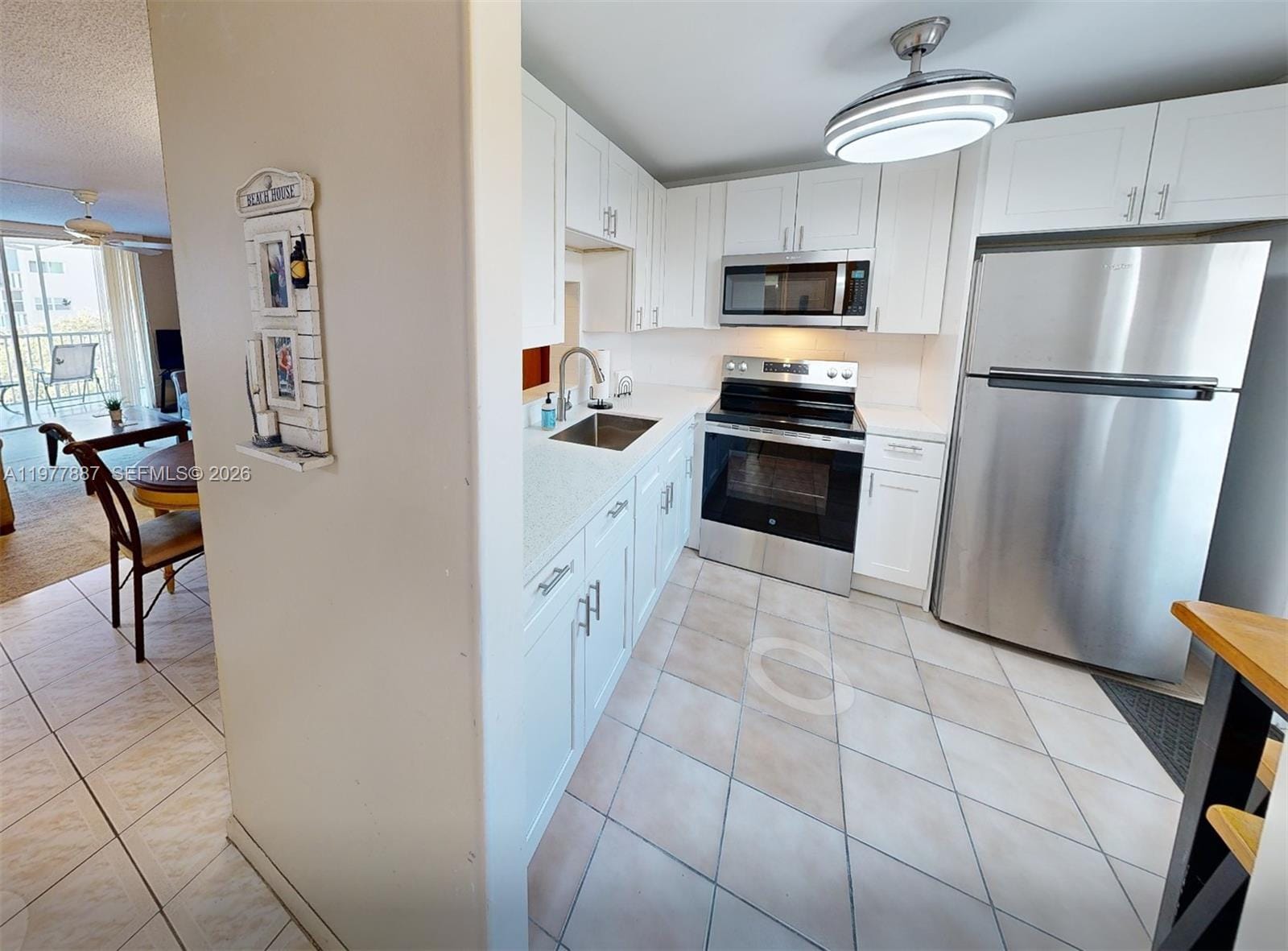 619 NE 14th Avenue 303, Hallandale Beach, FL 33009 photo 4