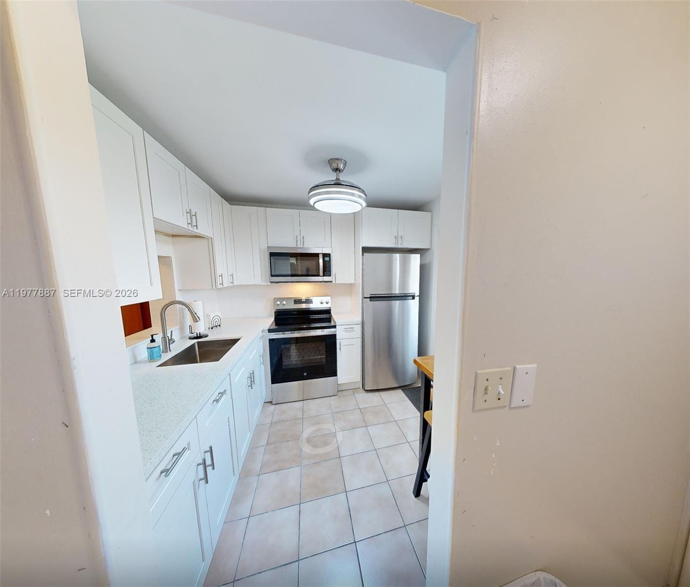 619 NE 14th Avenue 303, Hallandale Beach, FL 33009 photo 6
