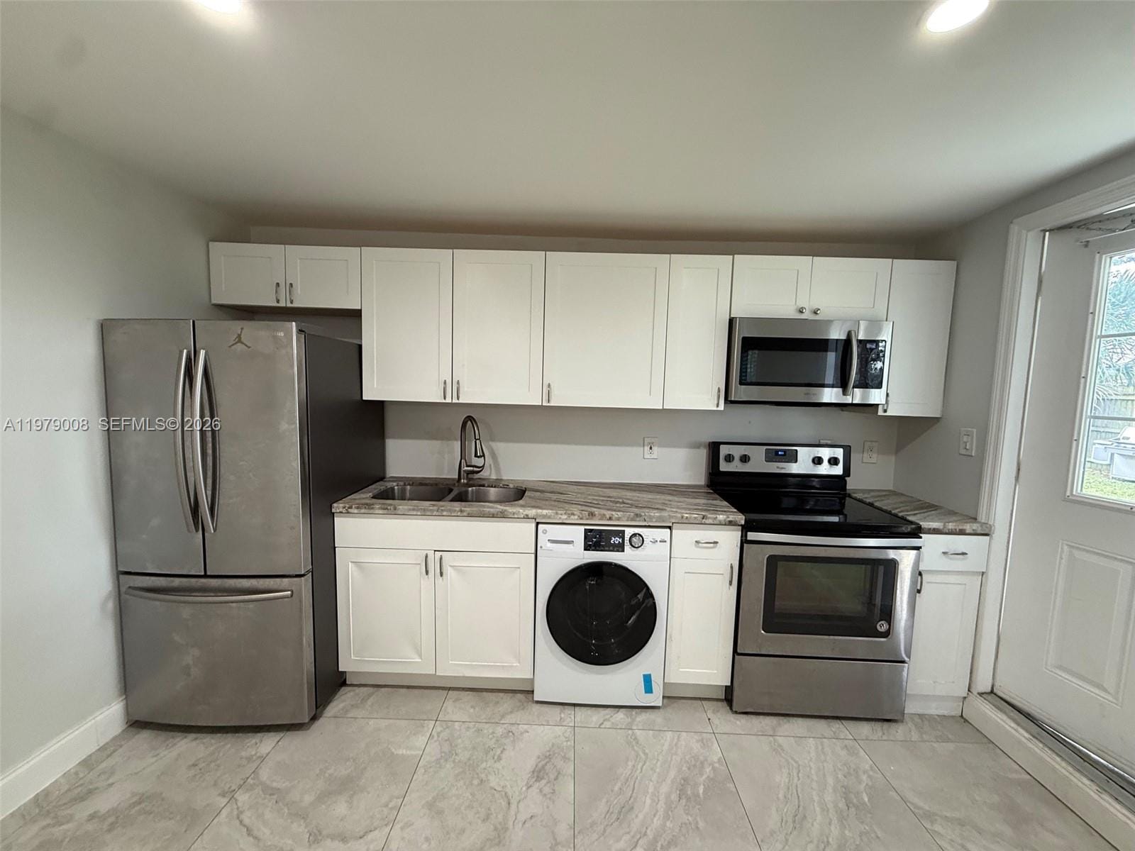 1279 NE 40th Place 3 — photo 2