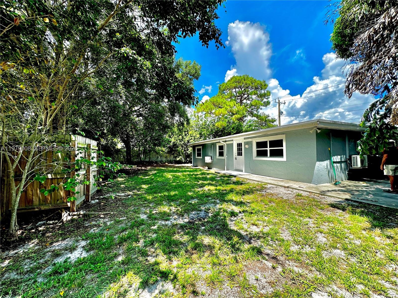 1279 NE 40th Place 3 — photo 11