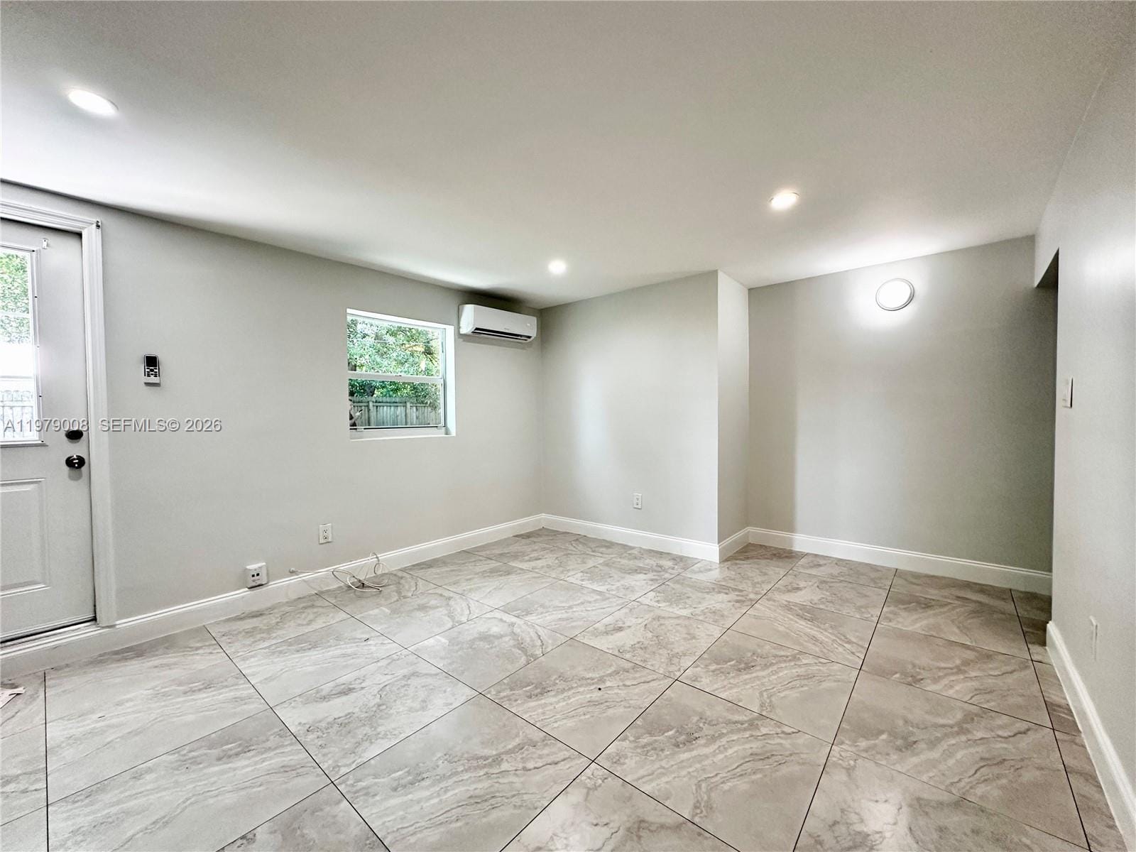 1279 NE 40th Place 3 — photo 3