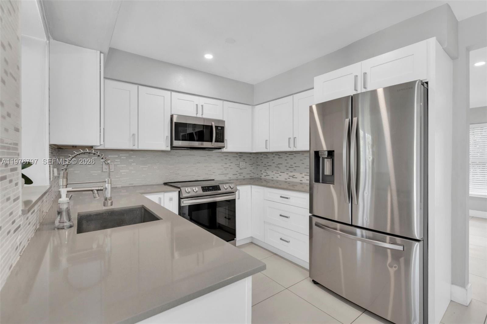 1577 NE 48th Court, Oakland Park, FL 33334 photo 15