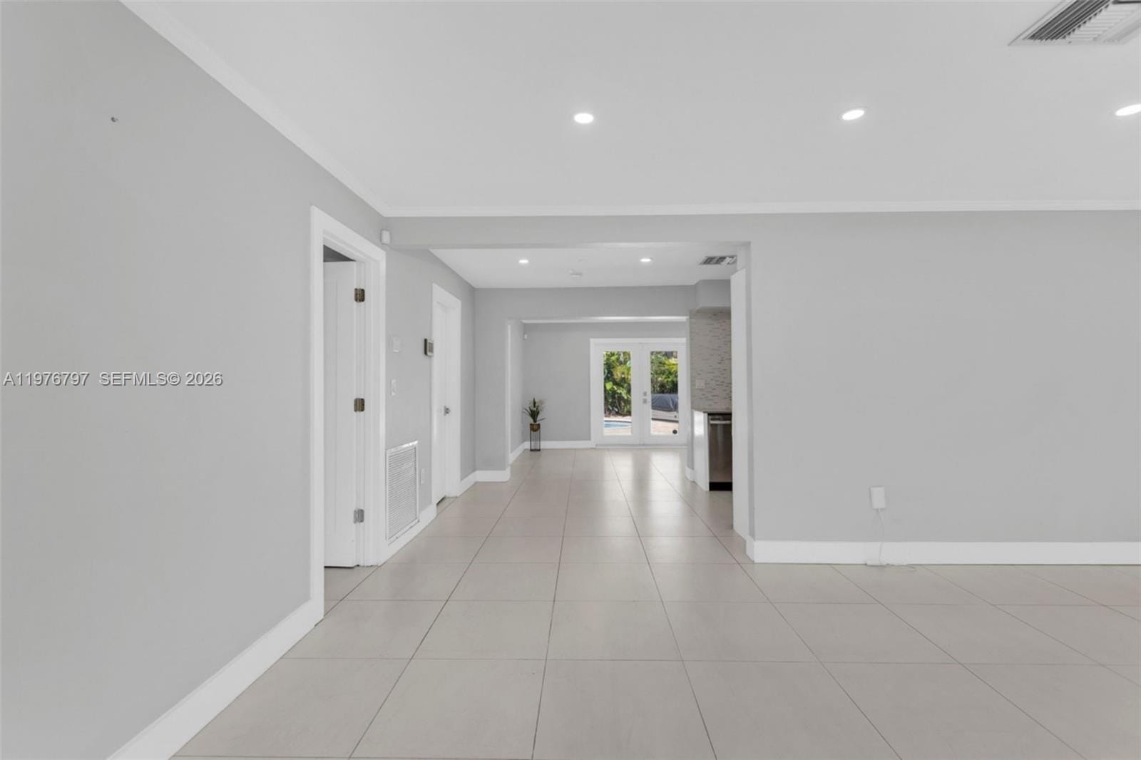 1577 NE 48th Court, Oakland Park, FL 33334 photo 10