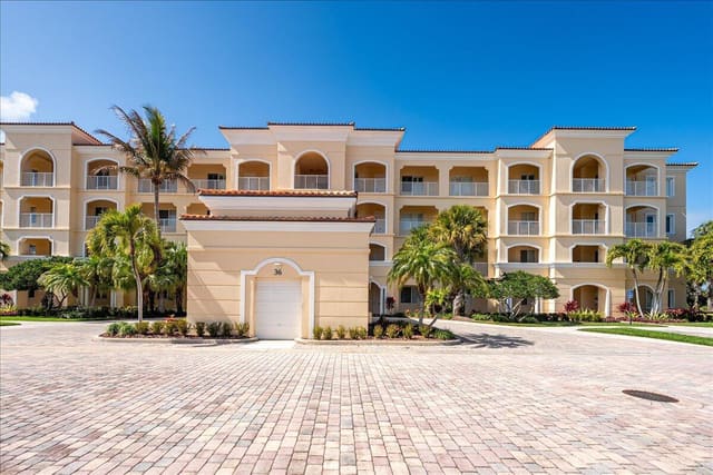 36 Harbour Isle Drive W 106, Fort Pierce, FL 34949
