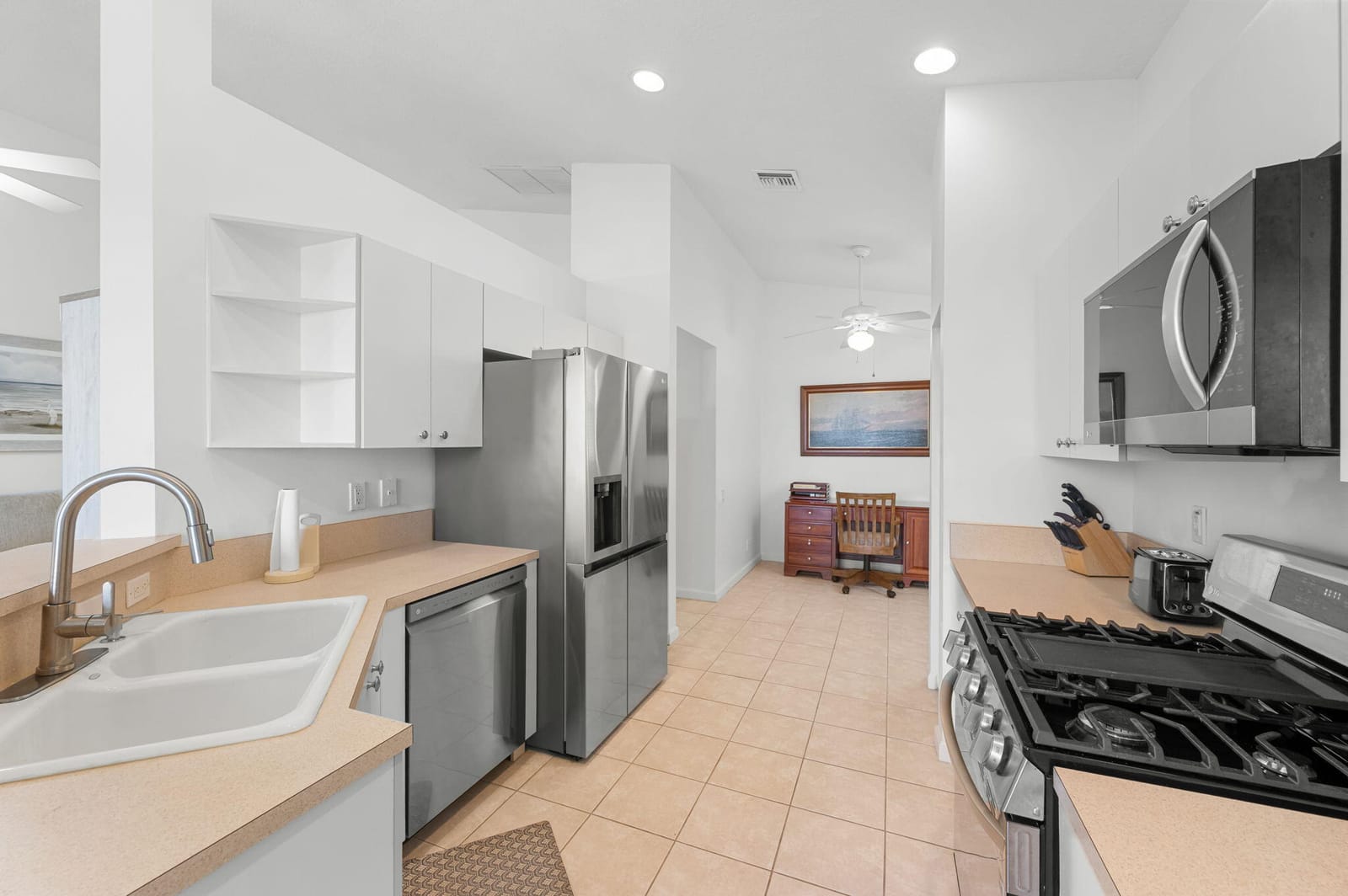 364 NW Sunview Way — photo 3