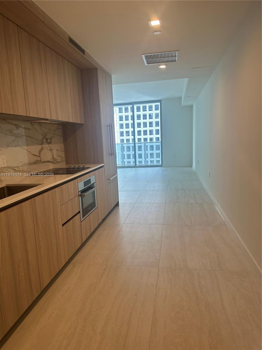 77 SE 5th 2514 2514, Miami, FL 33131, Miami