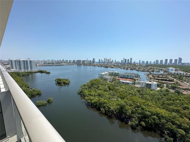 16385 Biscayne Boulevard 2716, North Miami Beach, FL 33160
